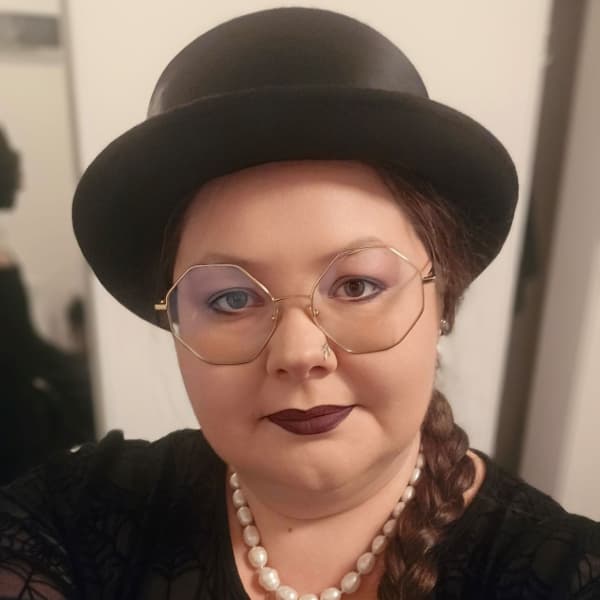 Bec Lyons